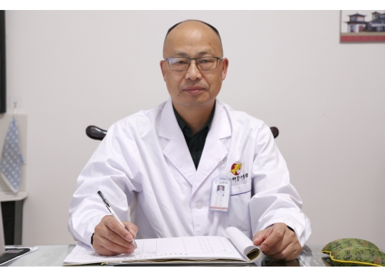 喜訊！熱烈祝賀馬志忠主任榮獲第二屆國(guó)醫(yī)大師劉志明（湘潭）中醫(yī)藥發(fā)展貢獻(xiàn)獎(jiǎng)，并入選全國(guó)基層名老中醫(yī)藥專(zhuān)家傳承工作室建設(shè)項(xiàng)目